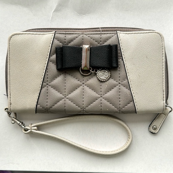 Jessica Simpson Handbags - Jessica Simpson wallet